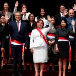 Presidenta de Perú argumenta que uno de los motivos de las manifestaciones en su contra es su feminidad