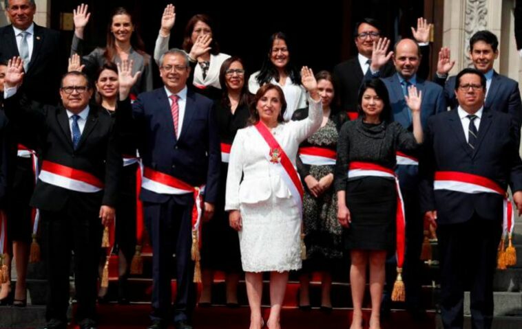 Presidenta de Perú argumenta que uno de los motivos de las manifestaciones en su contra es su feminidad