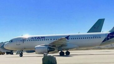 Aviones LATAM en MPC.  El vuelo semanal de los sábados desde Punta Arenas podría verse afectado si la huelga de pilotos domésticos despega a fin de mes.