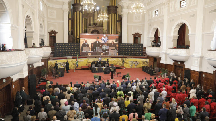 Ramaphosa de Sudáfrica esquiva voto de juicio político en el parlamento