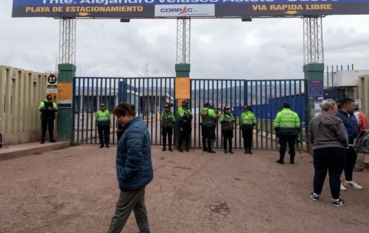 El aeropuerto de Cusco había estado inoperativo durante 5 días la primera vez que se cerró en medio de una creciente agitación interna