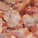 Astral Foods dice que los cortes de energía afectan la capacidad de suministrar pollo a los restaurantes