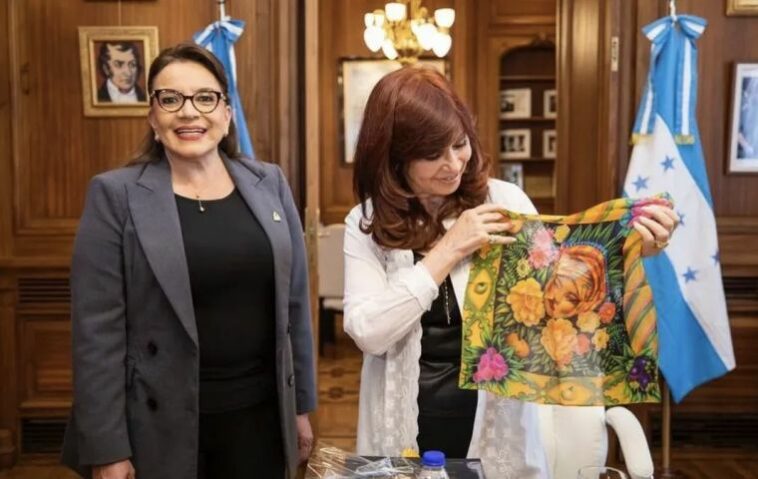 CFK subrayó que 13 años después del golpe de Estado contra su esposo Manuel Zelaya Castro había logrado llegar a la presidencia