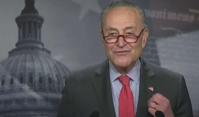 Chuck Schumer le da la vuelta a los republicanos que están bloqueando al candidato de la FAA de Biden