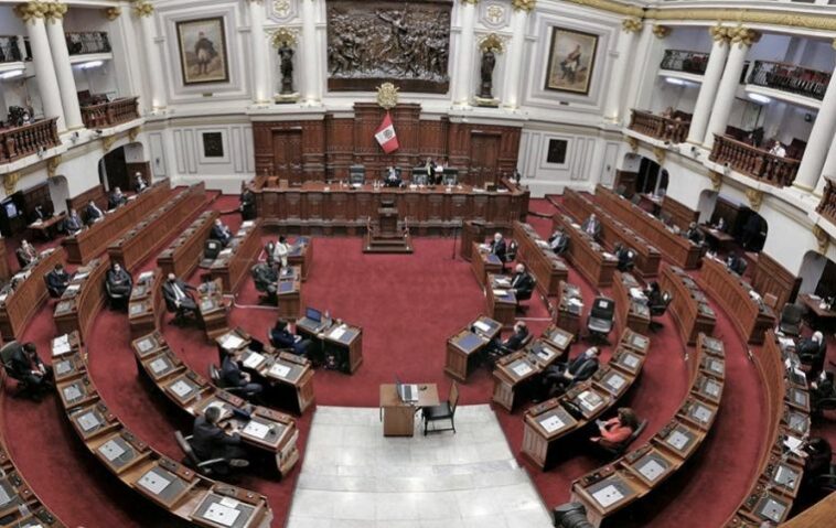 Boluarte instó a los legisladores a “dejar de lado sus intereses partidistas y poner por encima de todo los intereses de Perú”