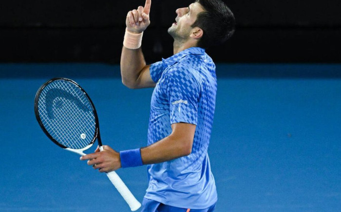 Djokovic desafía una lesión en la victoria del Abierto de Australia, pero Murray se retira