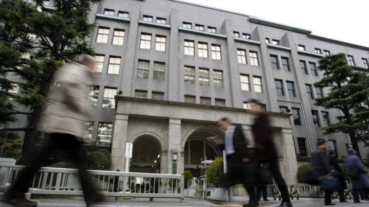 El MOF de Japón prevé que los costos del servicio de la deuda para el año fiscal 2026/27 aumentarán en 4,5 billones de yenes-Nikkei