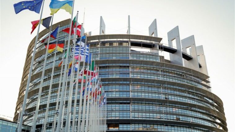 El comité del Parlamento de la UE aprueba la liberalización de visas de Kosovo