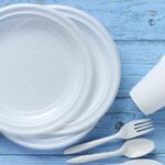 El gobierno del Reino Unido prohíbe los platos y cubiertos de plástico de un solo uso |  CNN