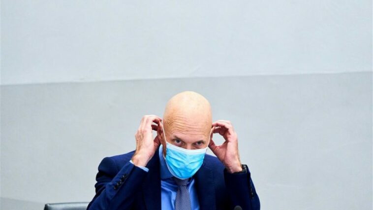 El ministro de salud holandés pide al Senado que se reúna en medio de la ola de COVID de China