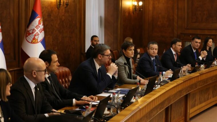 El parlamento serbio debatirá sobre Kosovo, Vucic llama a la oposición a las conversaciones