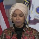 Ilhan Omar se queja de que la expulsión de los demócratas de los comités es una "amenaza para la seguridad nacional"