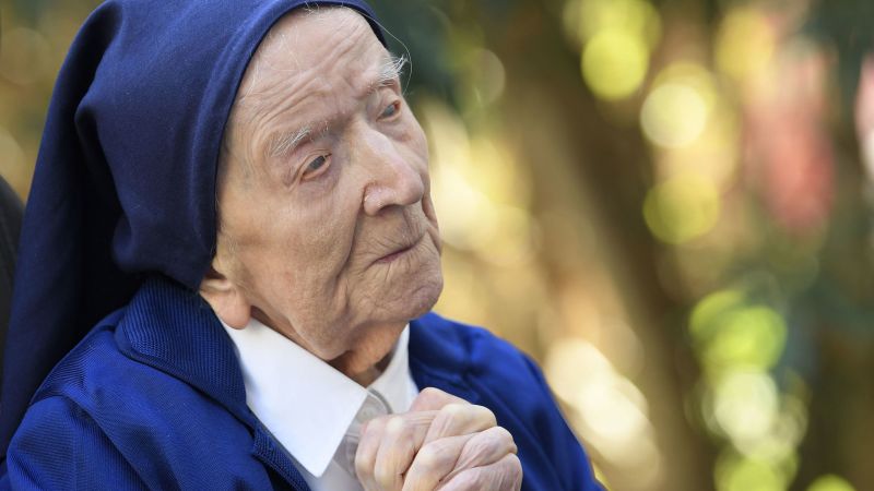La persona más anciana del mundo, una monja francesa, muere a los 118 años |  CNN