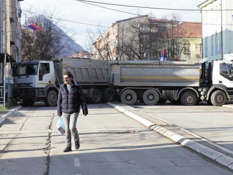 Las fuerzas de paz lideradas por la OTAN desmantelan las últimas barricadas en el norte de Kosovo
