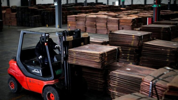 Las importaciones de cobre de China en diciembre caen a medida que se enfría la demanda