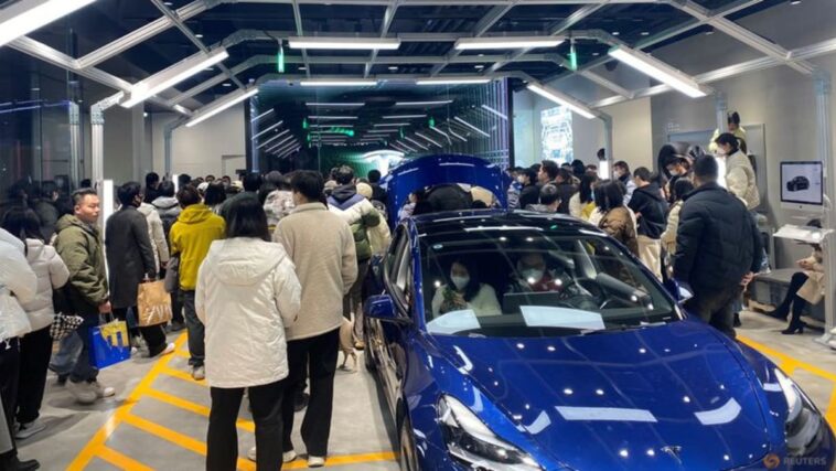 Los propietarios de Tesla en China protestan contra los recortes de precios inesperados que se perdieron