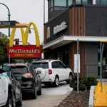 McDonald's acelerará el ritmo de aperturas de restaurantes y mantendrá conversaciones "duras" sobre la dotación de personal