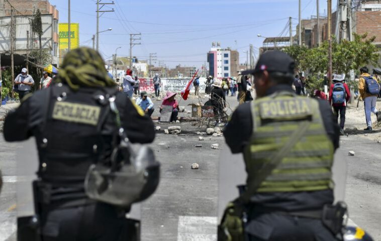 También se decretó toque de queda por 10 días en Puno - Boluarte no renunciará.  Foto: Diego Ramos / AFP