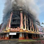 Pérdidas preliminares de 100 millones de ringgit después de que un incendio destruyera la tienda de ropa Jakel en Malasia