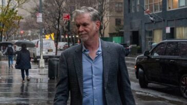 Reed Hastings renuncia como CEO de Netflix a medida que la compañía registra ganancias de suscriptores