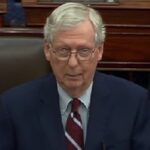 Swamp Rat Mitch McConnell está de acuerdo con el Comité del 6 de enero sobre la remisión criminal de Trump