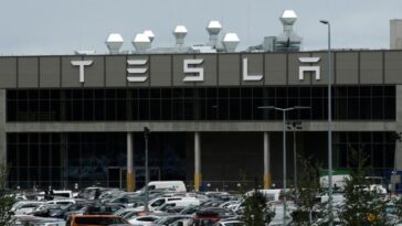 Tesla bajo fuego en Alemania por preocupaciones sindicales sobre horas de trabajo y contratos