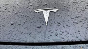 Tesla eleva el plan de gastos mientras busca impulsar la producción