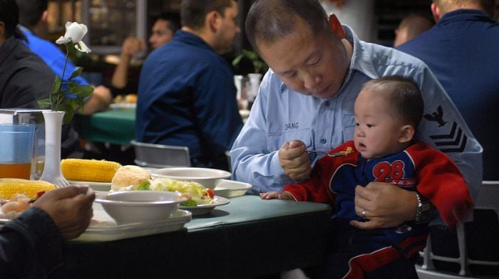 Un presupuesto de defensa récord sigue sin ayudar a los soldados que no pueden pagar suficiente comida