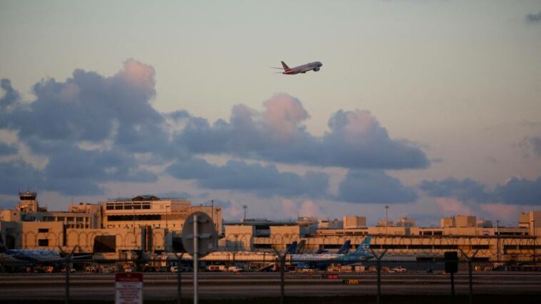 Vuelos de EE. UU. en tierra después de que falla el sistema informático de la FAA