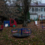 Una vista del patio del hogar infantil regional de Kherson en Kherson, al sur de Ucrania, en noviembre de 2022.