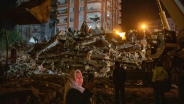 Activistas se enfurecen con la industria tabacalera por donar a Turquía afectada por el terremoto