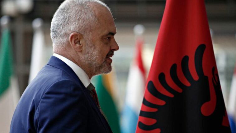 Albania se sacude la etiqueta de régimen híbrido en el índice de democracia global