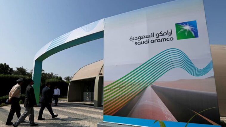 Aramco suministrará volúmenes completos de contratos de crudo a al menos 4 refinerías de Asia en marzo: fuentes