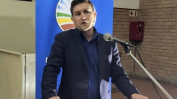 Brink de DA aún debe prestar juramento como concejal para disputar el trabajo de alcalde de Tshwane