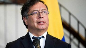 El documento de la Comisión de Relaciones Exteriores prohibiría a Petro ingresar a territorio peruano si es aprobado por el Pleno del Congreso