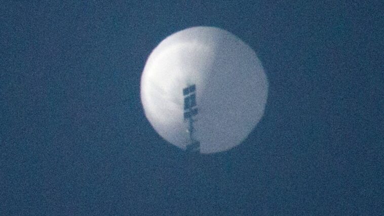 Ejército de EEUU derriba presunto globo de vigilancia chino