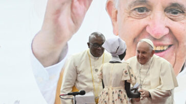 El Papa Francisco se encuentra con los niños desplazados por la guerra en la peregrinación por la paz en Sudán del Sur