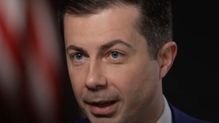 Norfolk Southern, USDOT, el Congreso, todos apuntados en las solicitudes de Buttigieg