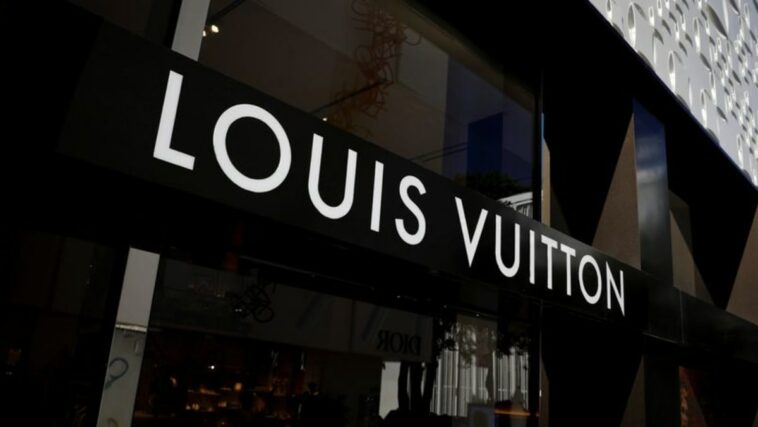 Se espera que Louis Vuitton suba los precios hasta un 20% en China