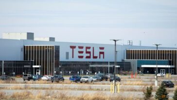 Tesla despide a empleados en represalia por campaña sindical: denuncia