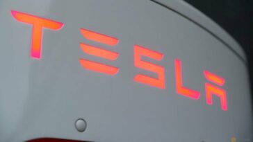 Tesla retira del mercado 362.000 vehículos de EE. UU. debido al software de conducción autónoma total