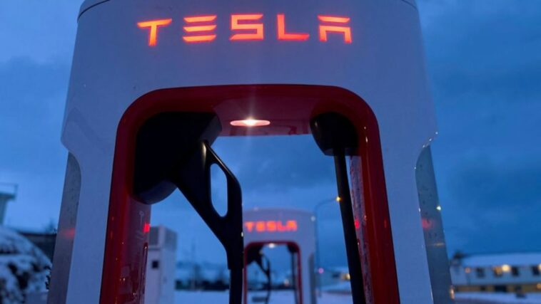 Tesla seguirá adelante con importante planta en México, dice presidente mexicano