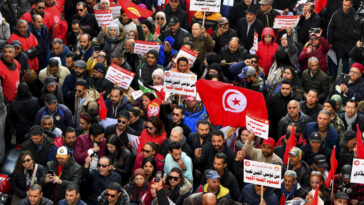 'Abajo el estado policial', corean miles de manifestantes en Túnez