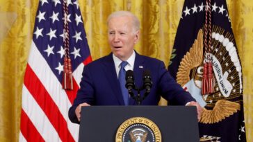 Cae el índice de aprobación de Joe Biden, según una nueva encuesta de AP-NORC