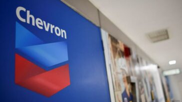 Chevron suspende producción en campo petrolero tailandés