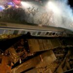 Chocan dos trenes en Grecia, al menos 32 muertos y 85 heridos