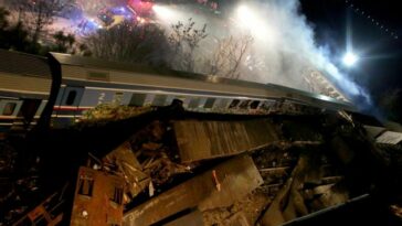 Chocan dos trenes en Grecia, al menos 32 muertos y 85 heridos