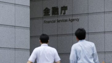 El ex regulador bancario de Japón insta a los prestamistas a examinar las carteras en medio de la caída del mercado