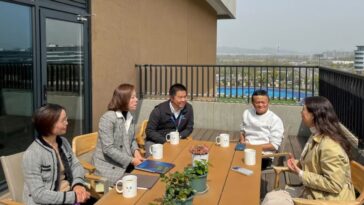 El fundador de Alibaba, Jack Ma, regresa a China continental para visitar una escuela en Hangzhou