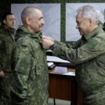 El ministro de Defensa de Rusia, Sergei Shoigu, hace una visita inusual a las tropas de primera línea |  CNN